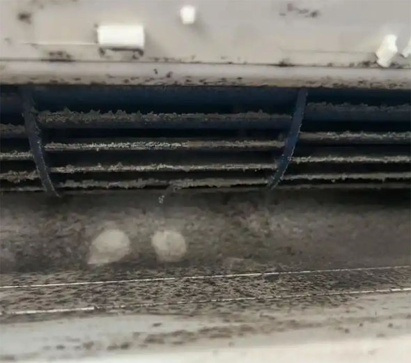 法库空调吹的风有股烧焦味是怎么回事